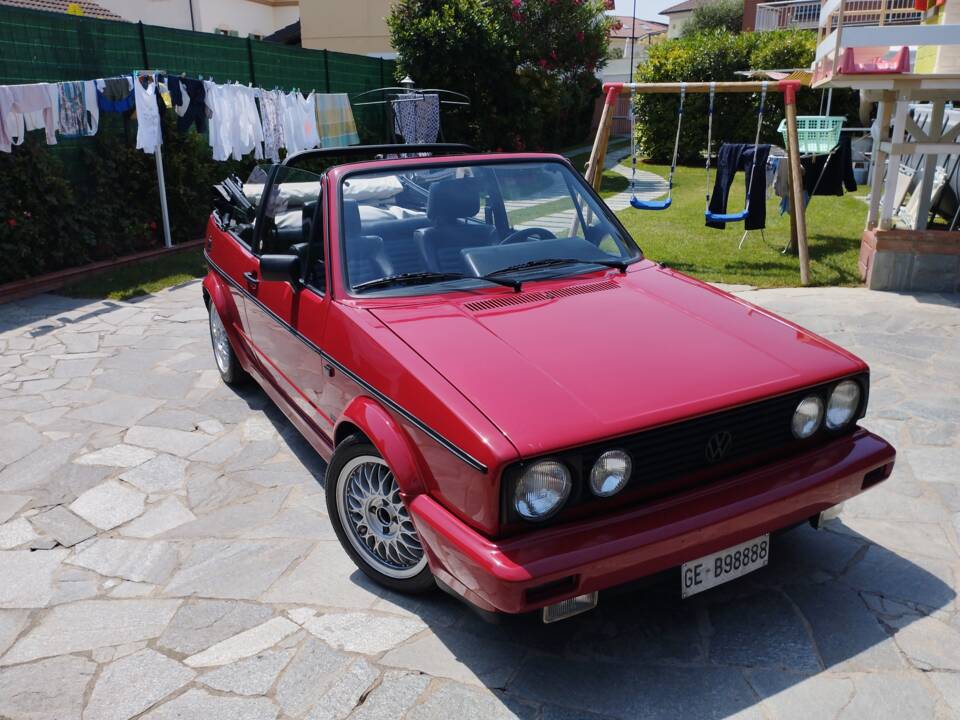 Image 3/55 de Volkswagen Golf Mk I Convertible 1.6 (1990)