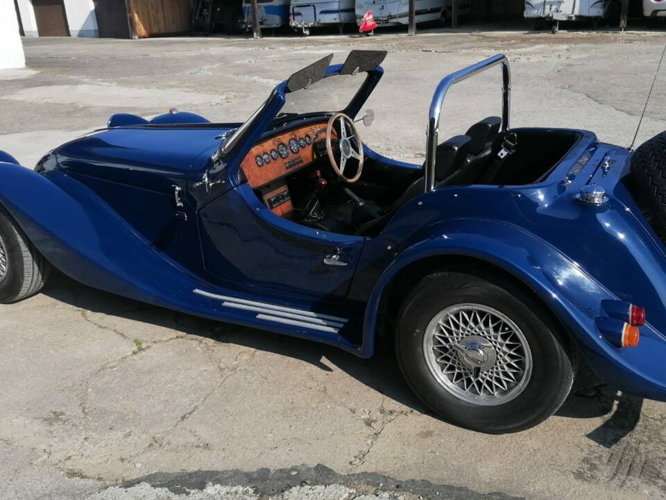 Image 4/19 of Invader Peak Morgan replica (1987)