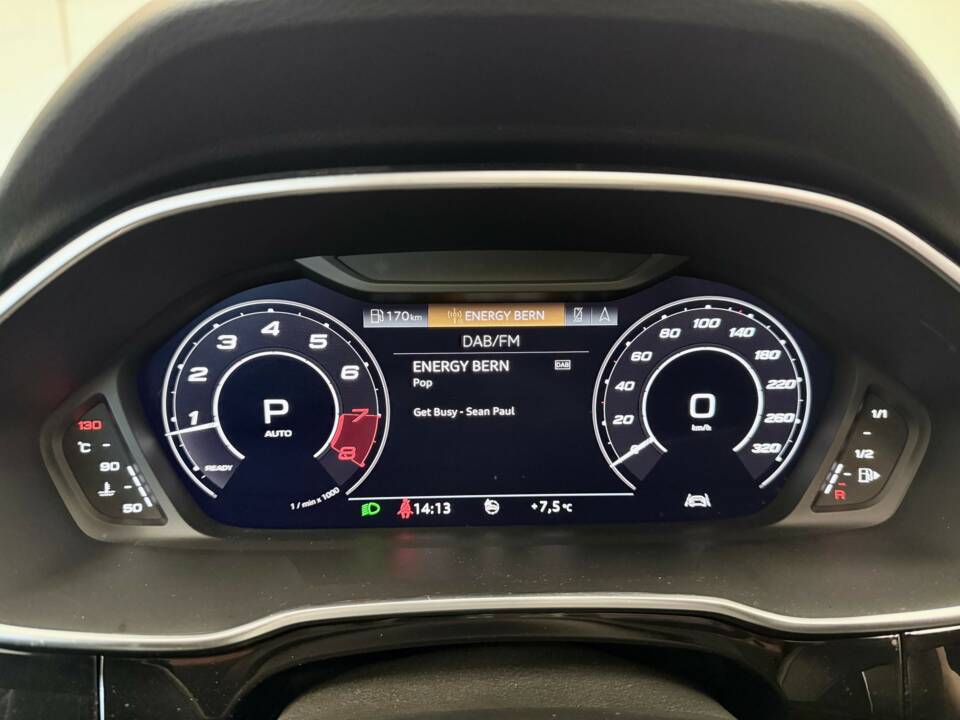 Image 22/28 of Audi RS Q3 (2019)