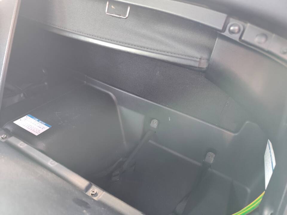 Image 17/57 of Toyota MR2 (2003)