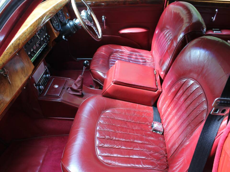 Image 12/21 of Jaguar Mk II 3.8 (1965)