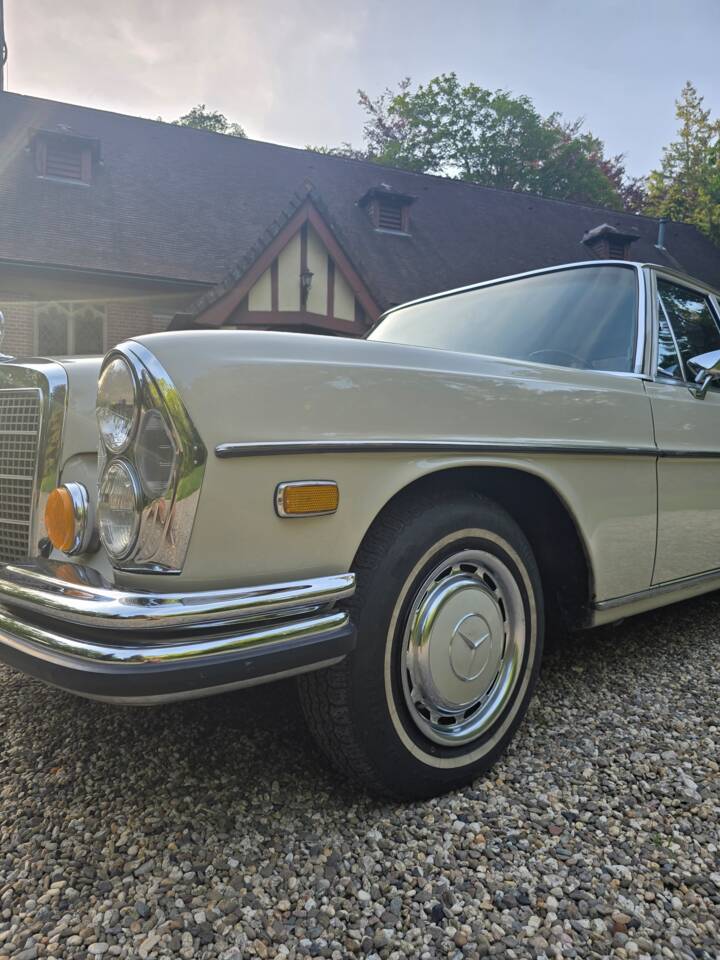 Image 38/62 of Mercedes-Benz 280 SE (1971)
