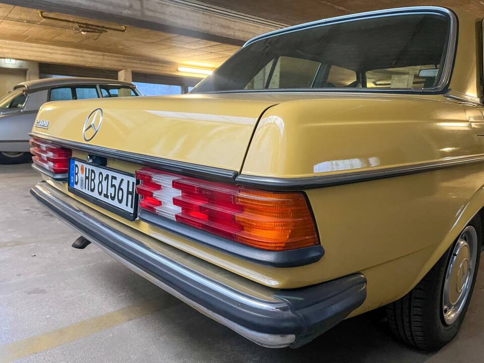 Image 10/139 of Mercedes-Benz 240 D (1978)