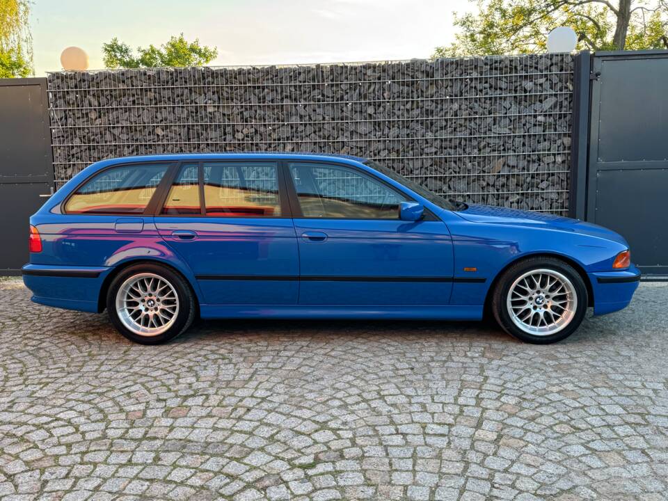 Image 77/100 of BMW 540i Touring (1998)