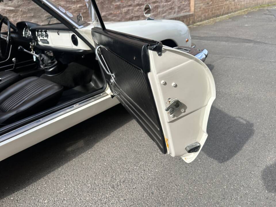 Image 32/63 of Alfa Romeo Spider 1300 Junior (1970)