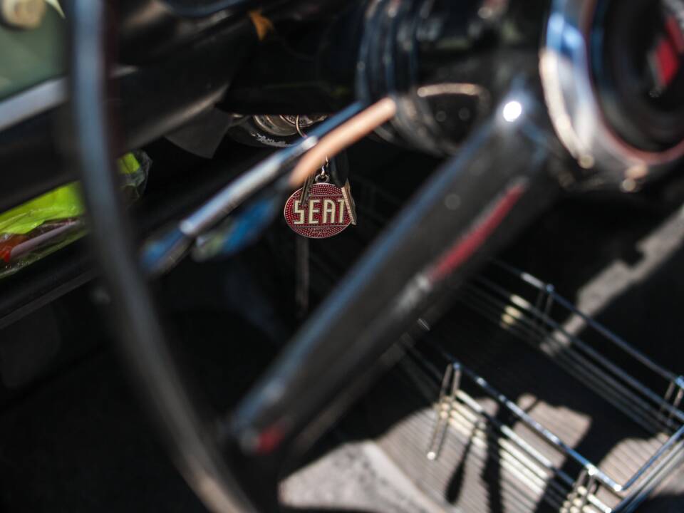 Image 16/22 of SEAT 600 E (1971)