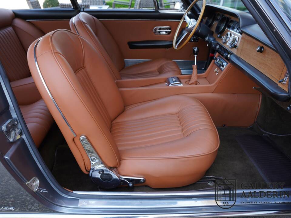 Image 48/50 de Ferrari 330 GT 2+2 (1965)