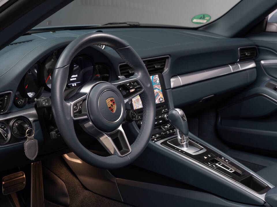 Image 22/37 of Porsche 911 Targa 4S (2016)