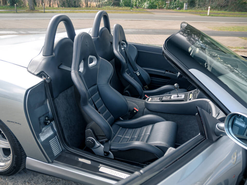 Afbeelding 29/48 van Ferrari 550 Barchetta (2001)