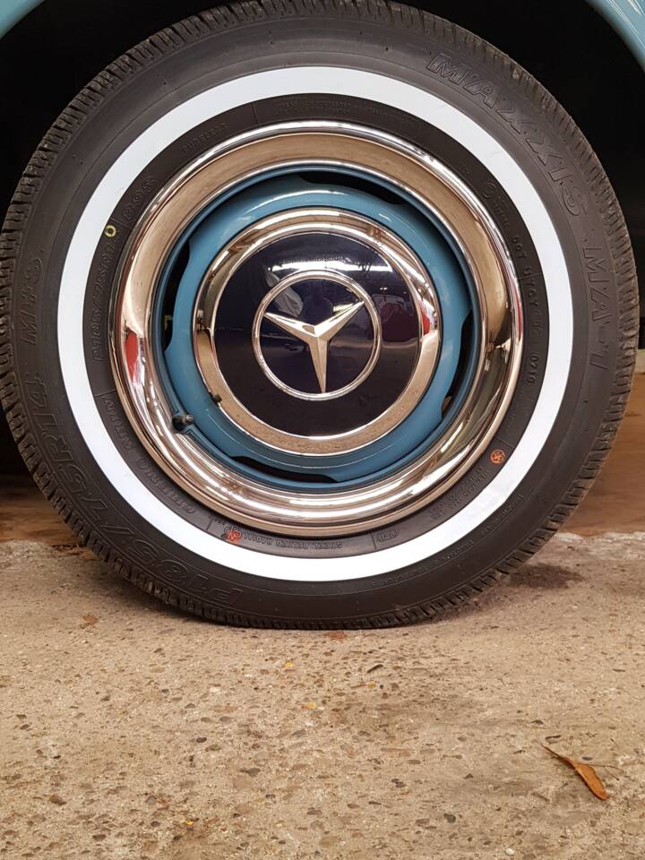 Image 59/63 of Mercedes-Benz 250 SL (1967)