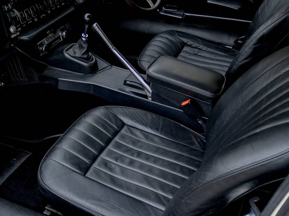 Image 42/50 de Jaguar Type E V12 (2+2) (1972)