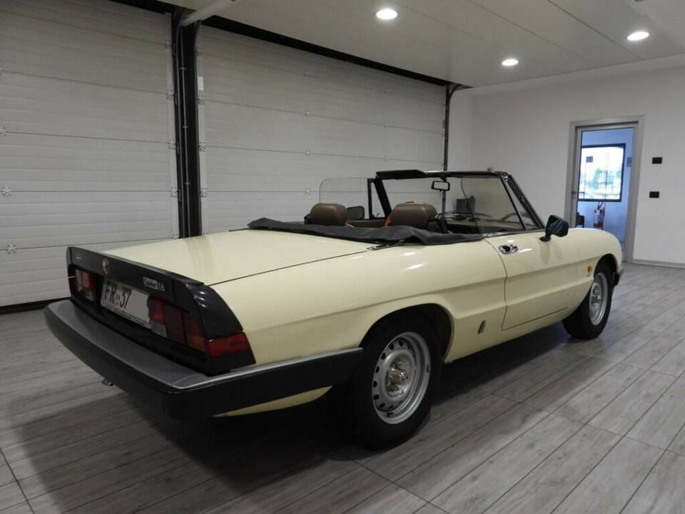 Bild 4/15 von Alfa Romeo 1.6 Spider (1983)