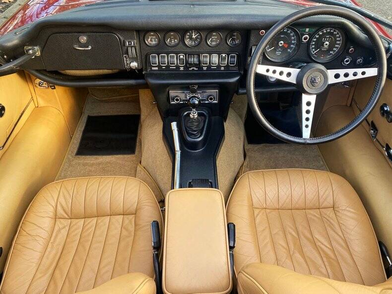 Immagine 8/50 di Jaguar E-Type V12 (1973)