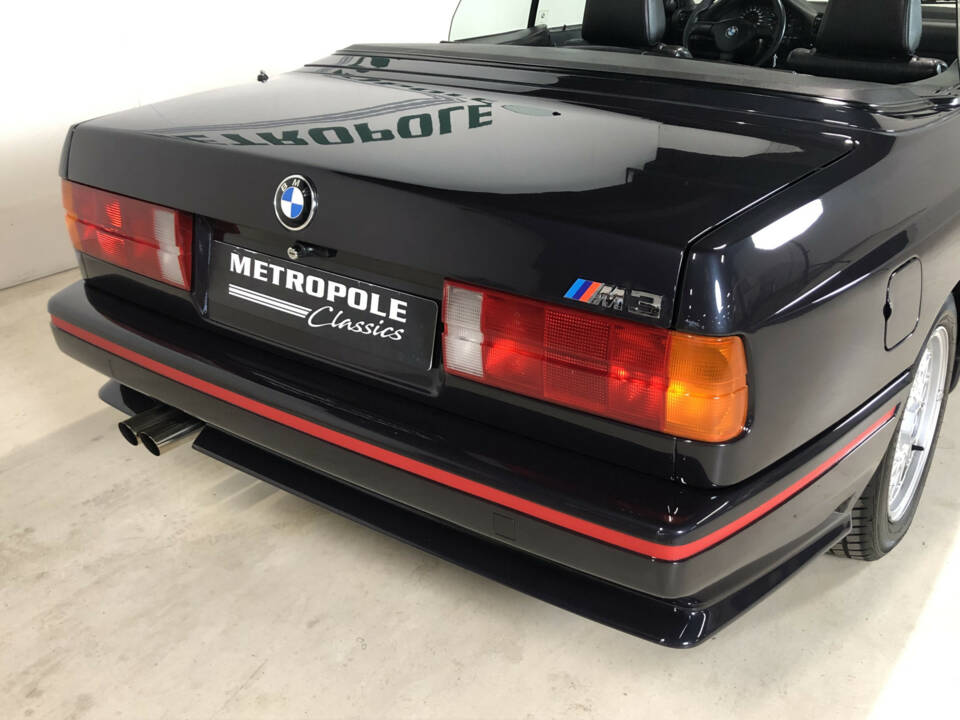 Image 11/28 of BMW M3 (1990)