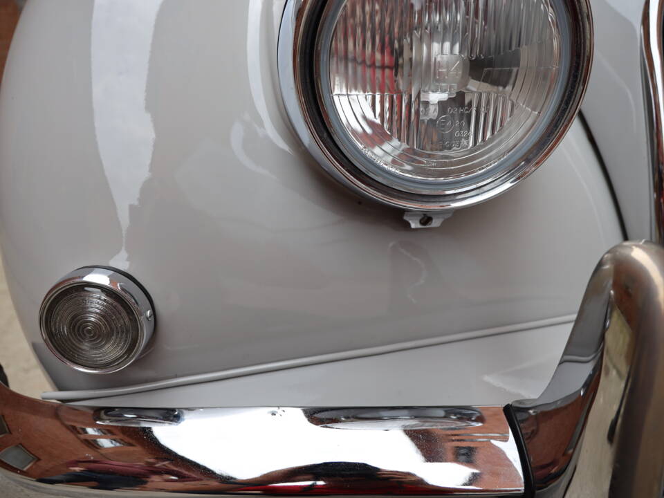 Image 19/91 of Jaguar XK 150 OTS (1958)