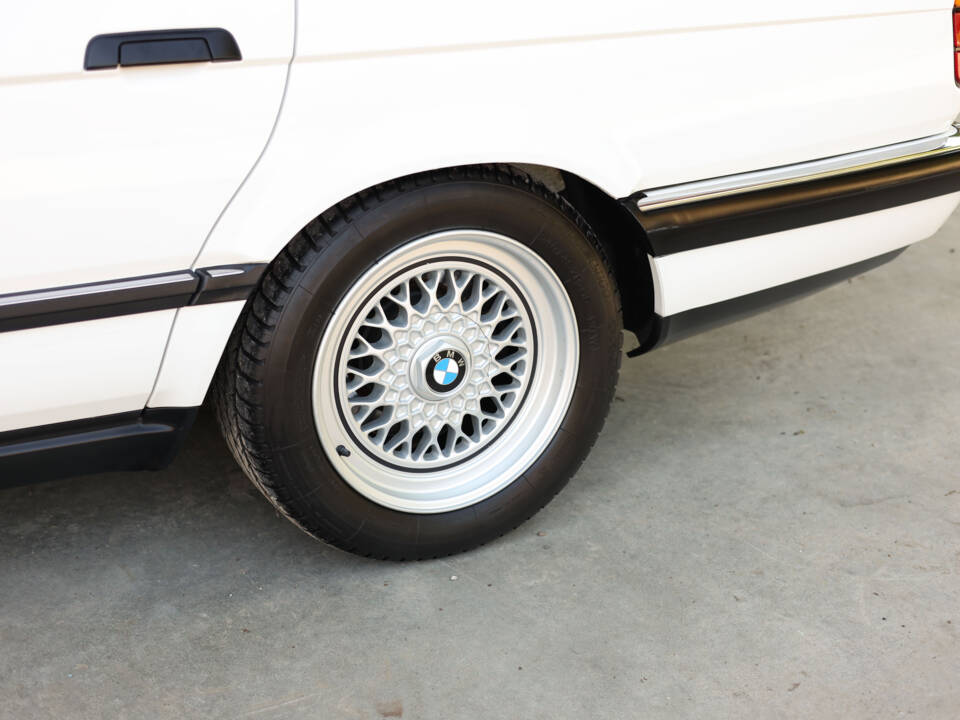 Bild 52/70 von BMW 735i (1991)