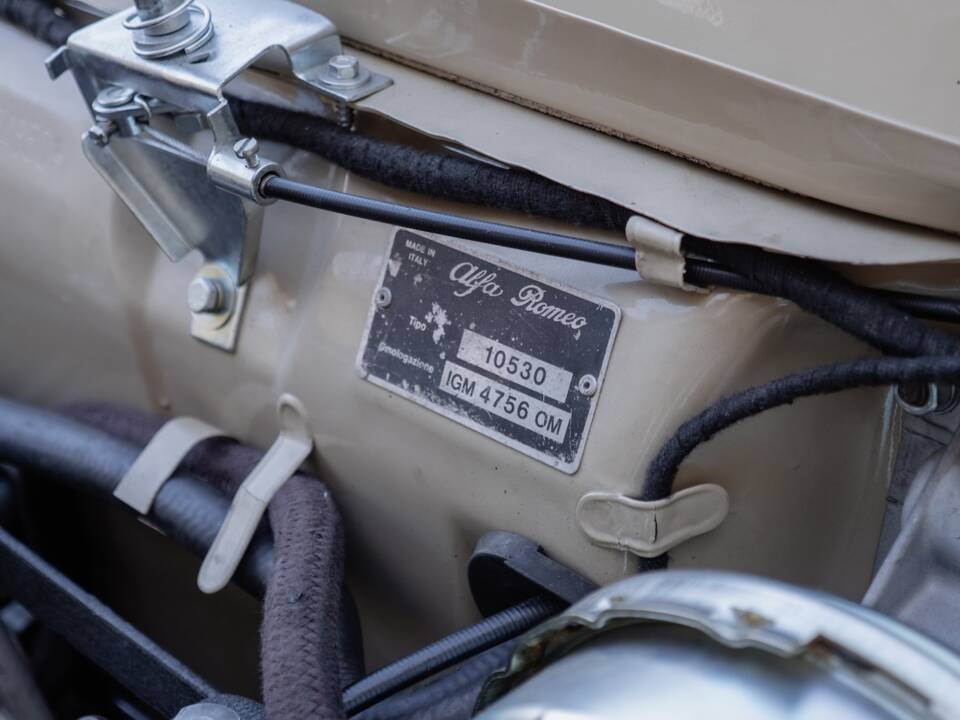 Image 40/54 of Alfa Romeo Giulia GT 1300 Junior (1972)