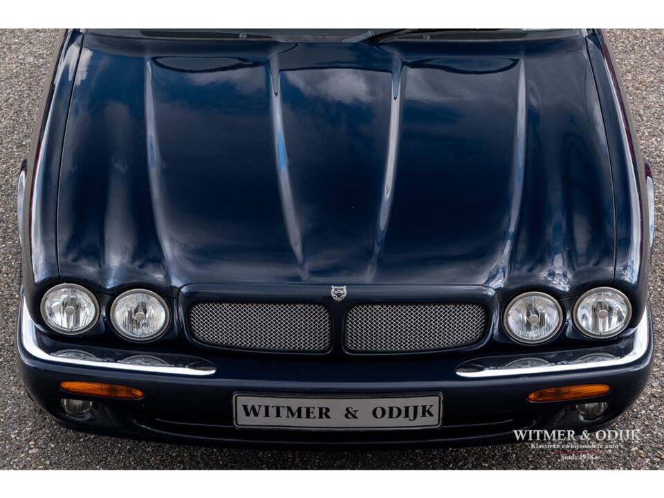 Image 19/31 of Jaguar XJR 4.0 (1999)