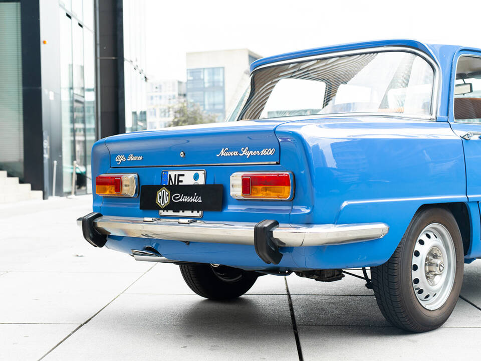 Bild 17/58 von Alfa Romeo Giulia Nuova Super 1600 (1977)