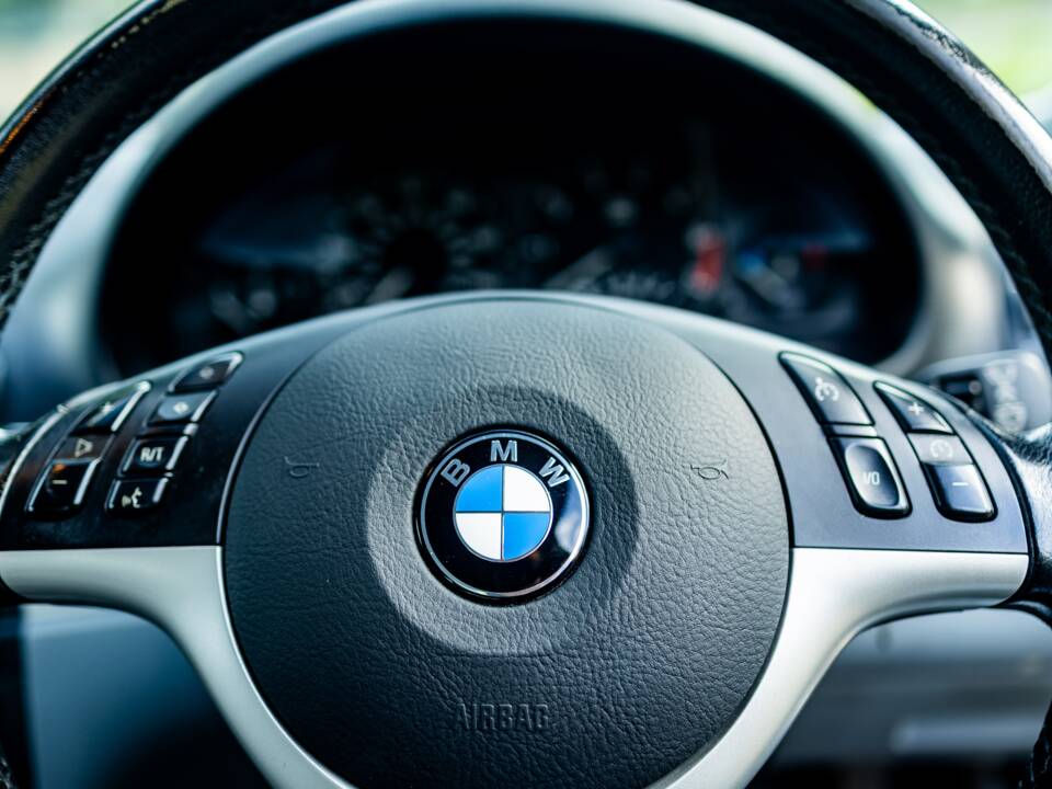 Image 38/38 of BMW 325i (2002)