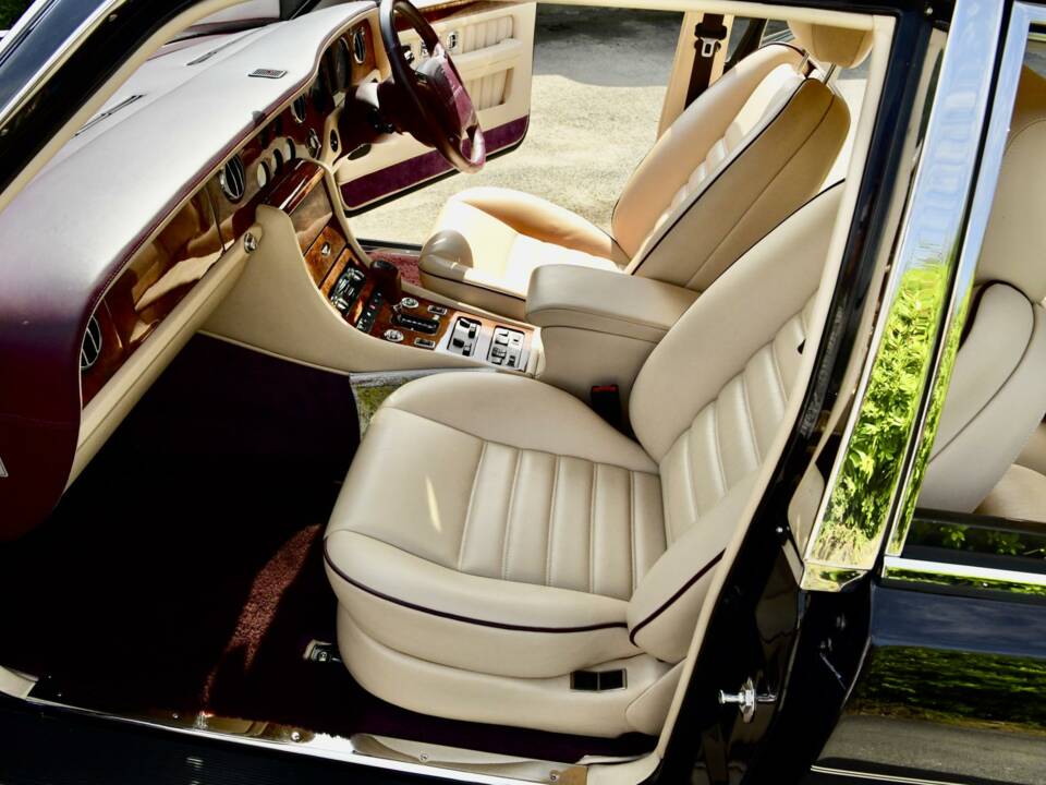 Image 30/50 of Bentley Turbo RT (1997)
