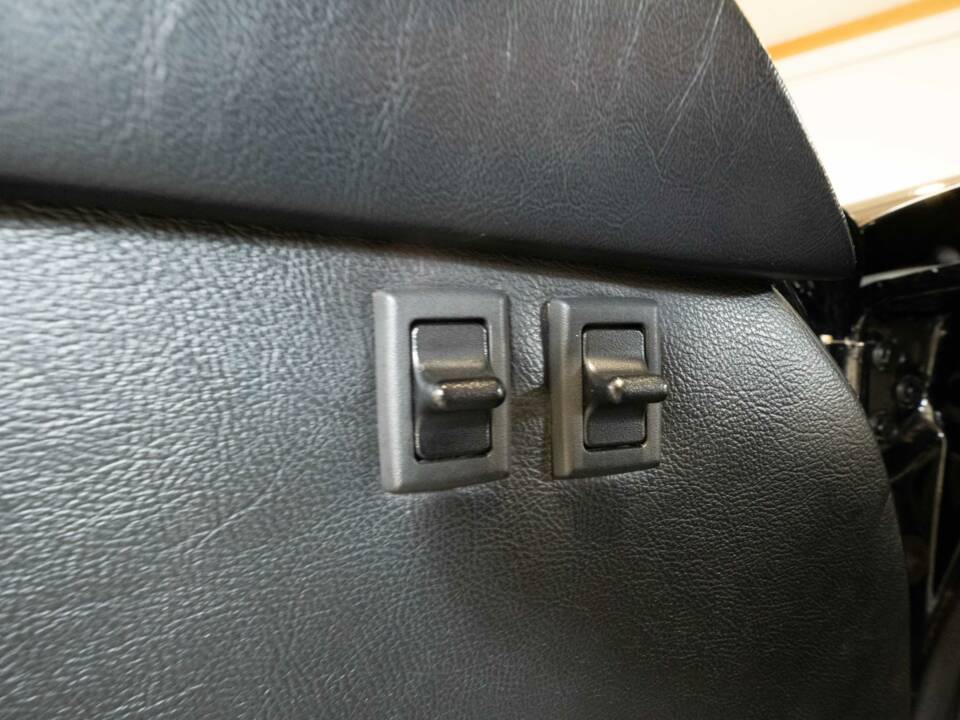 Image 25/38 of Porsche 911 Carrera 3.2 (1986)