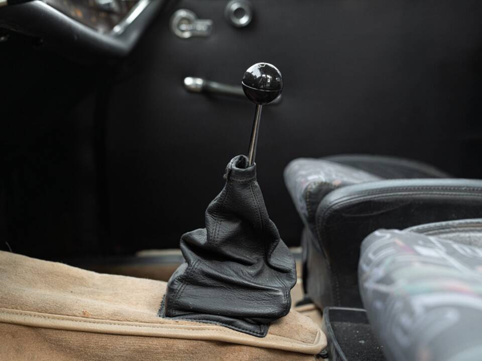 Image 31/50 of Mercedes-Benz 220 S b (1967)