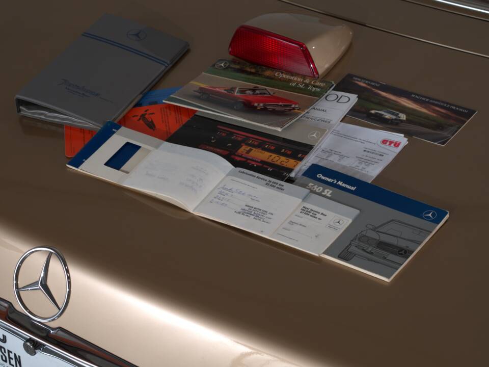 Image 33/47 de Mercedes-Benz 560 SL (1987)