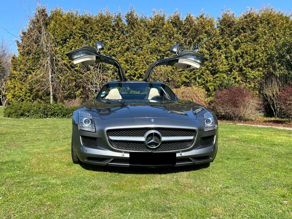 Mercedes-Benz SLS AMG  Coupé Flügeltürer alubeam silver (MB 047) 2010