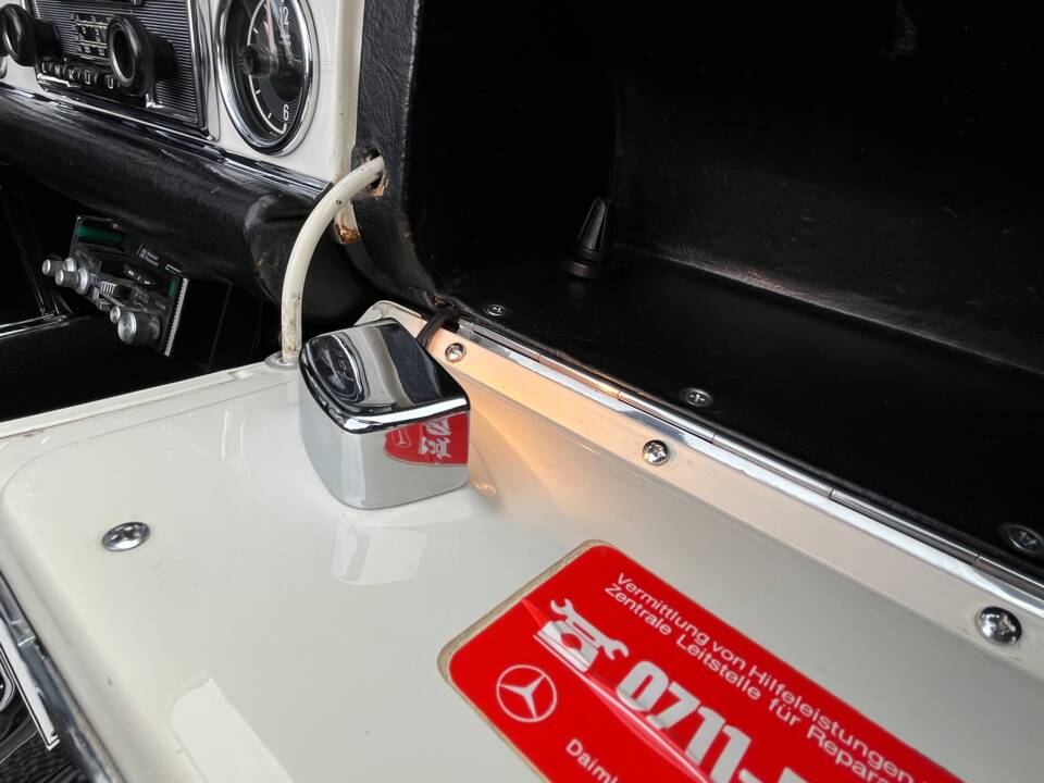 Image 53/100 of Mercedes-Benz 280 SL (1970)