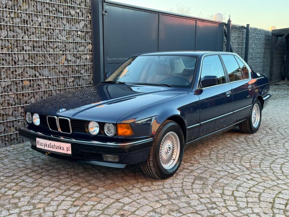 Immagine 32/99 di BMW 735i (1988)
