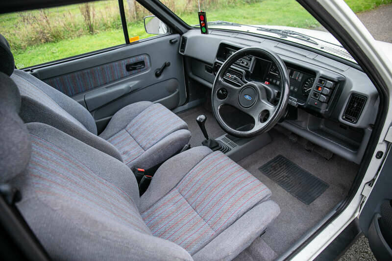 Bild 2/29 von Ford Fiesta XR2 (1988)