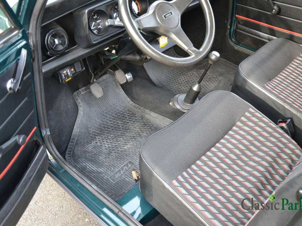 Image 23/50 de Austin Mini 1000 (1989)