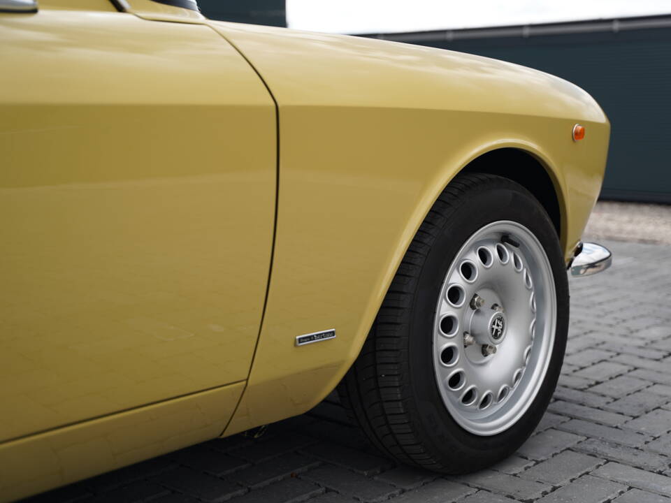 Bild 43/50 von Alfa Romeo 2000 GT Veloce (1975)