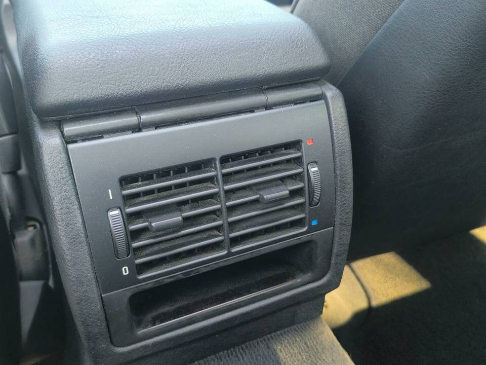 Afbeelding 35/42 van BMW 520i (1998)