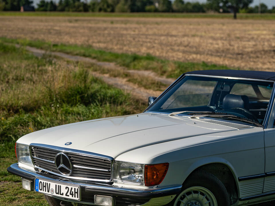 Immagine 5/42 di Mercedes-Benz 380 SL (1981)