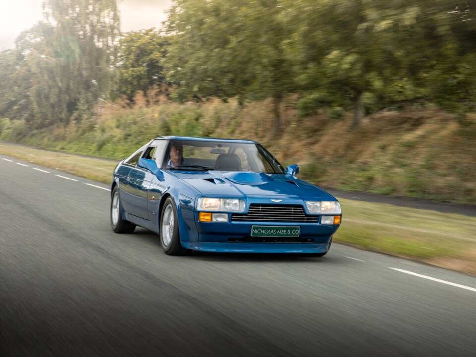 Image 11/82 de Aston Martin V8 Zagato Vantage X-Pack (1987)