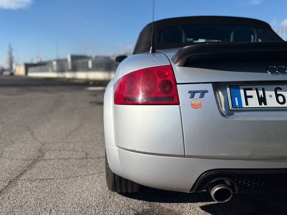 Image 22/25 of Audi TT 3.2 quattro (2004)