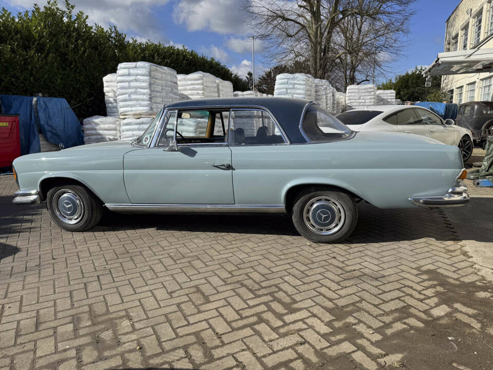 Image 4/8 of Mercedes-Benz 280 SE (1969)