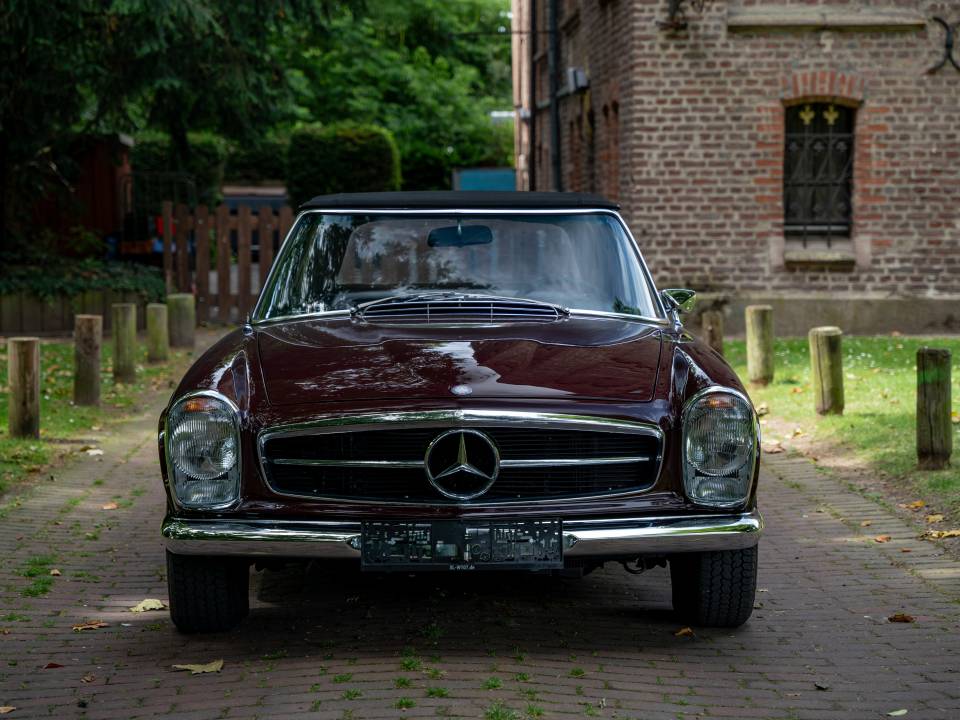 Immagine 6/59 di Mercedes-Benz 280 SL (1971)