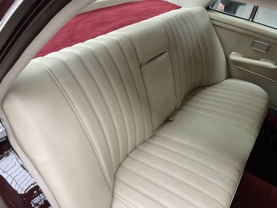 Image 18/50 of Mercedes-Benz 280 SE 4,5 (1972)