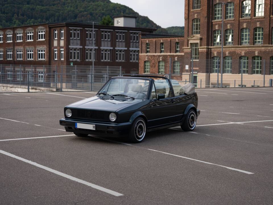 Bild 17/40 von Volkswagen Golf Mk I Convertible 1.8 (1991)