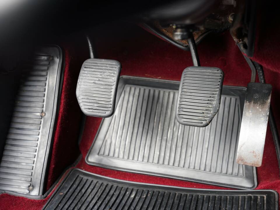 Image 46/50 de Ferrari 365 GT4 2+2 (1974)