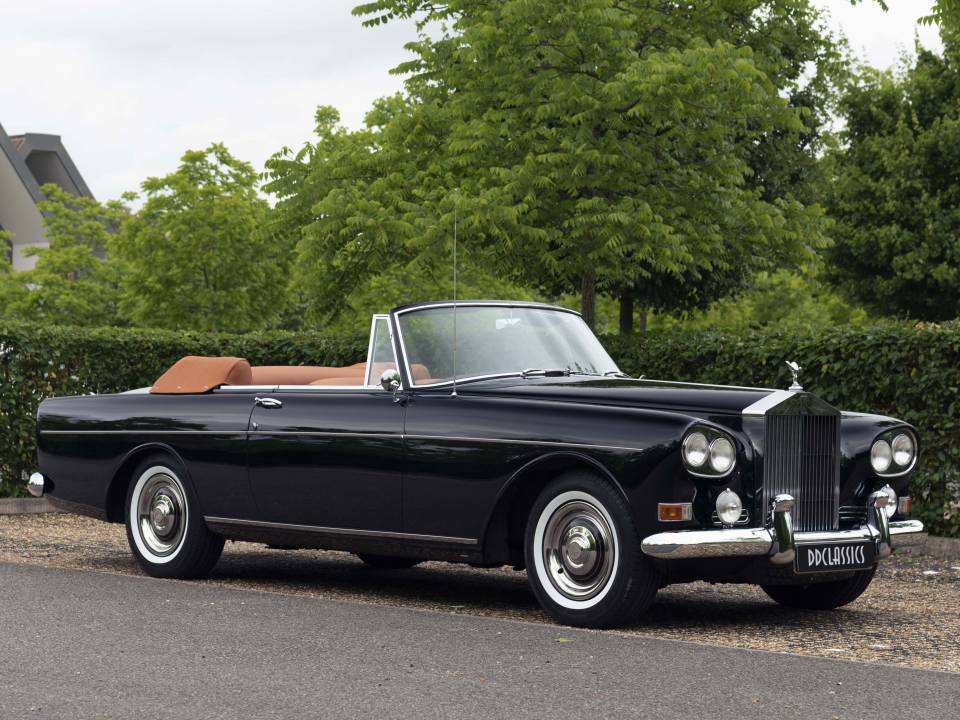 Image 2/32 of Rolls-Royce Silver Cloud III &quot;Chinese Eyes&quot; (1965)