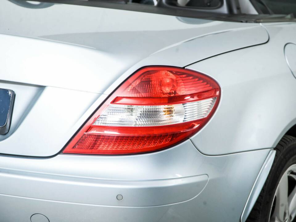 Immagine 30/50 di Mercedes-Benz SLK 200 Kompressor (2004)