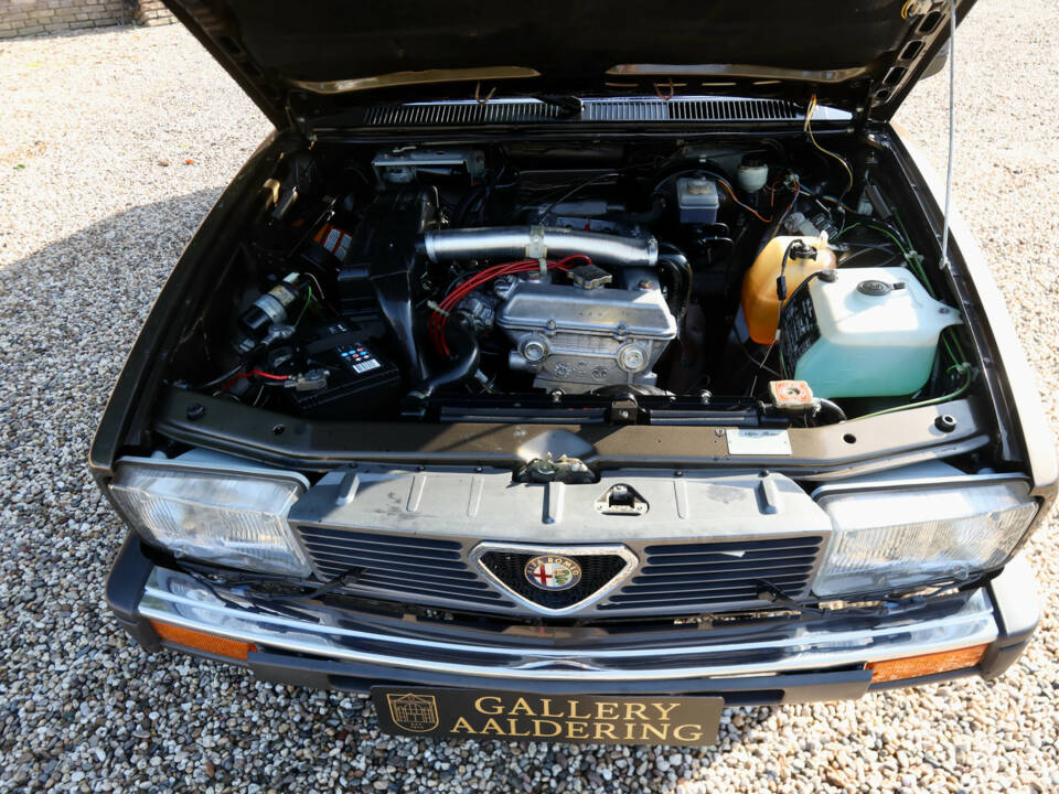 Immagine 32/50 di Alfa Romeo Alfetta 2.0 (1984)