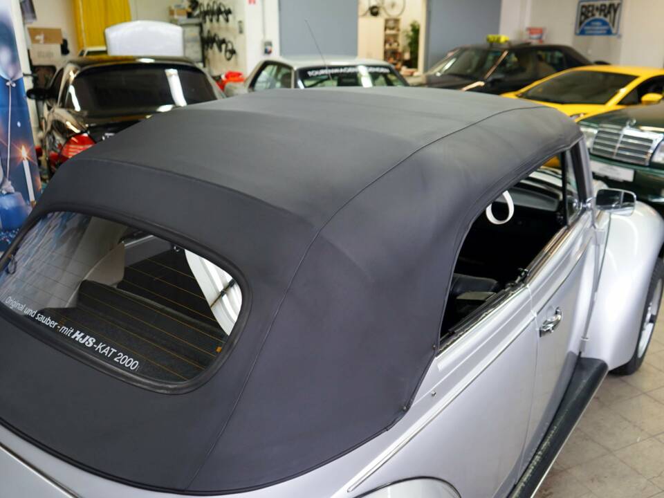 Immagine 15/31 di Volkswagen Käfer 1303 LS (1979)