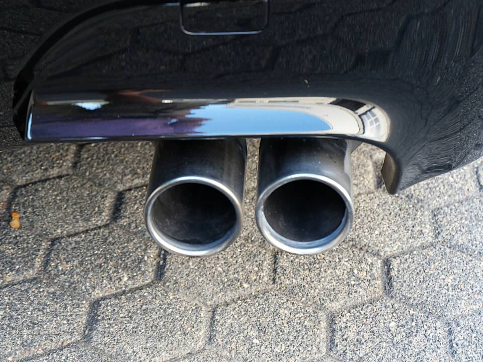 Image 17/51 of BMW M5 (2007)