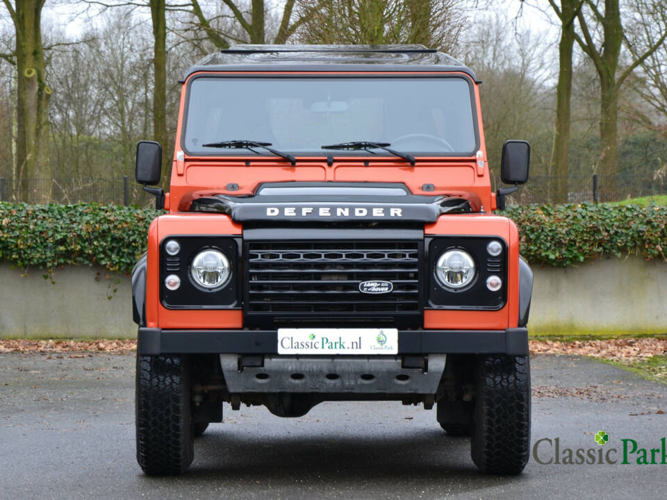 Bild 8/50 von Land Rover Defender 90 Autobiography (2015)