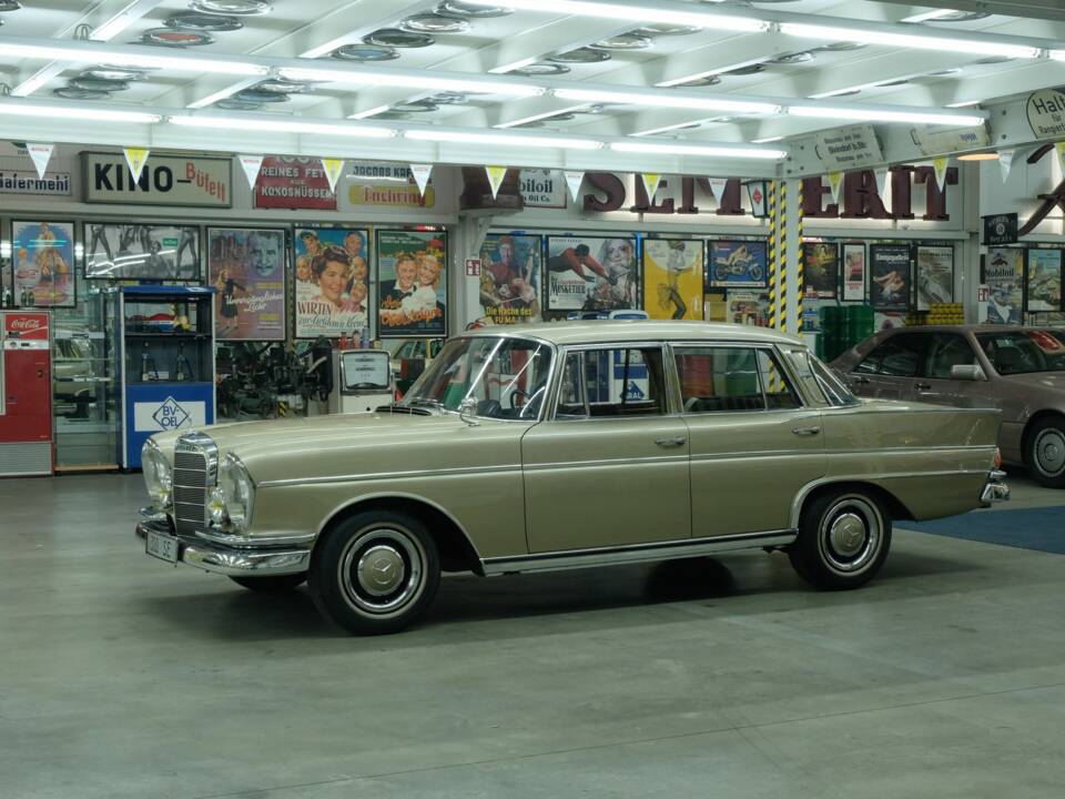 Image 4/50 of Mercedes-Benz 300 SE (1964)
